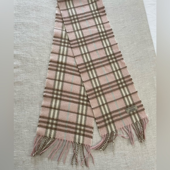 Children’s Burberry scarf. Cashmere. 7.9” x 50”